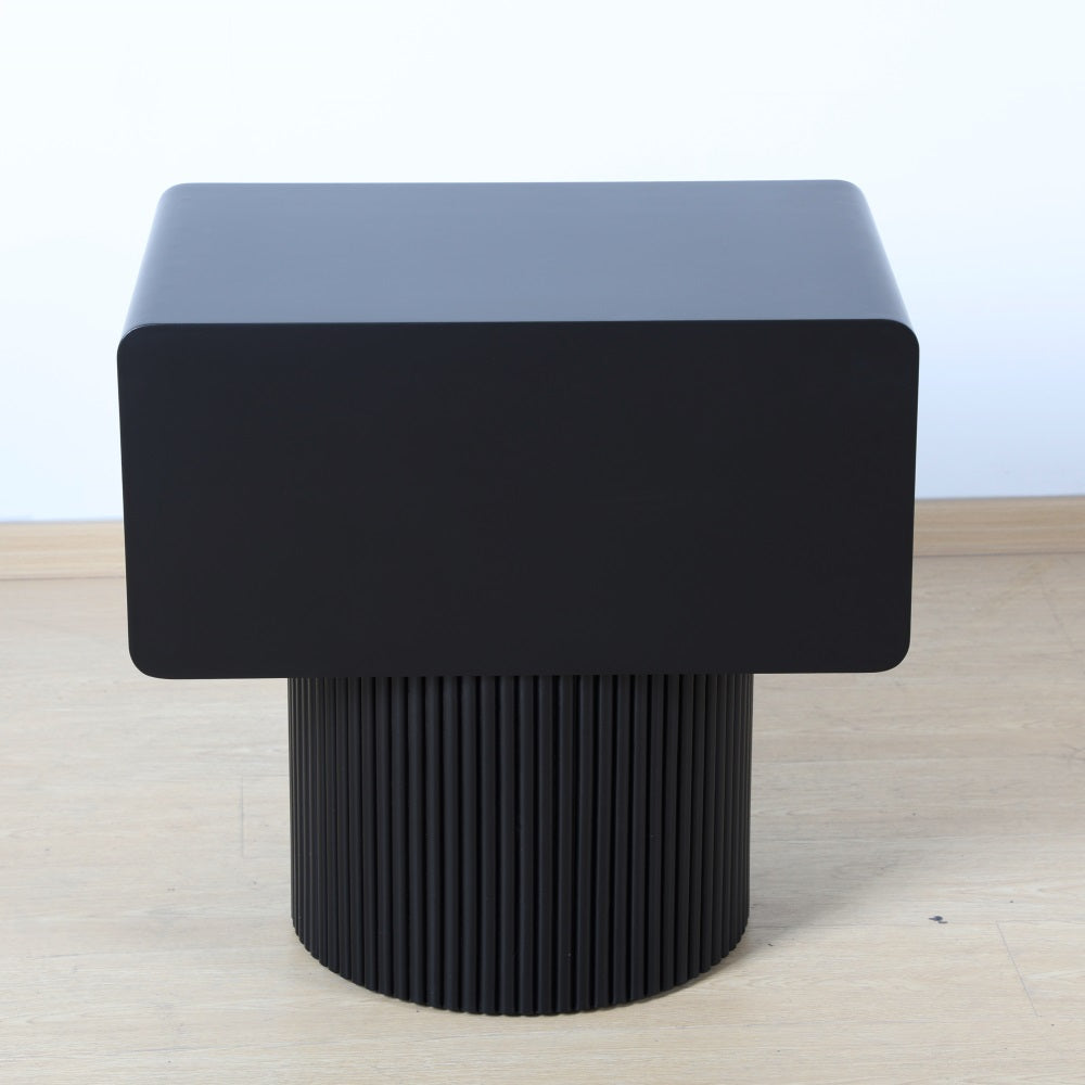 black lacquor nighstands