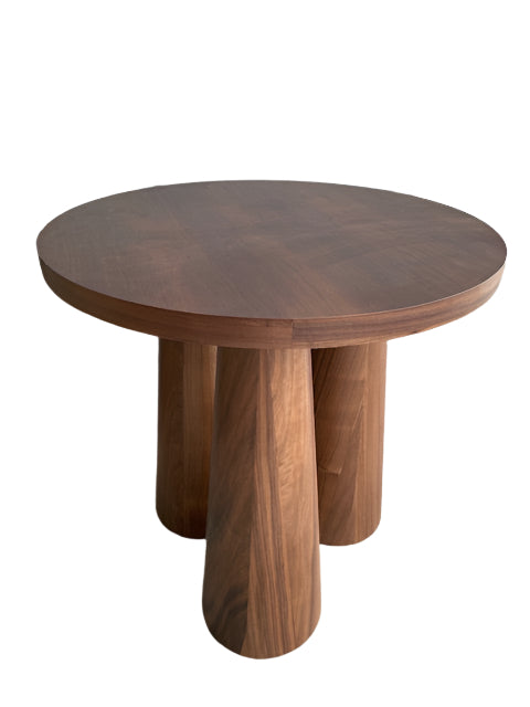 con legs round table